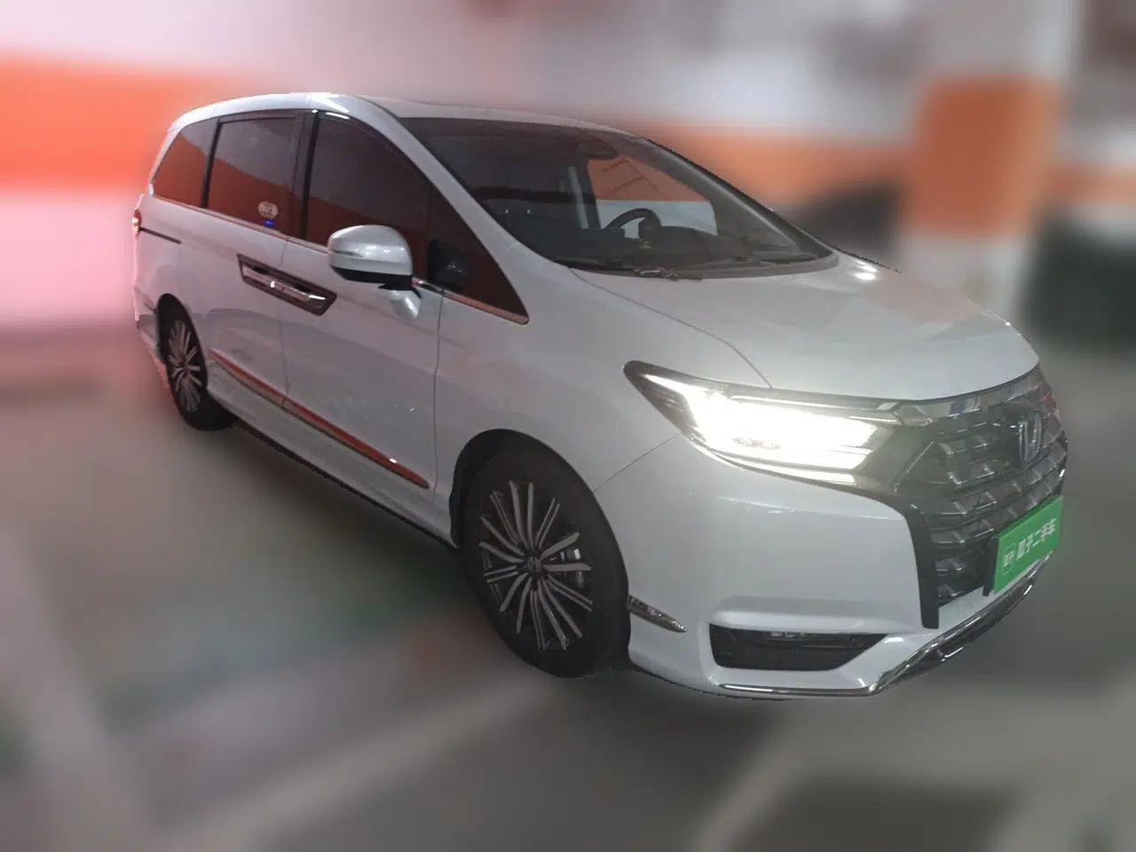 Honda Elysion 2024 2.0L eHEV Luxury Edition — миниатюра 3