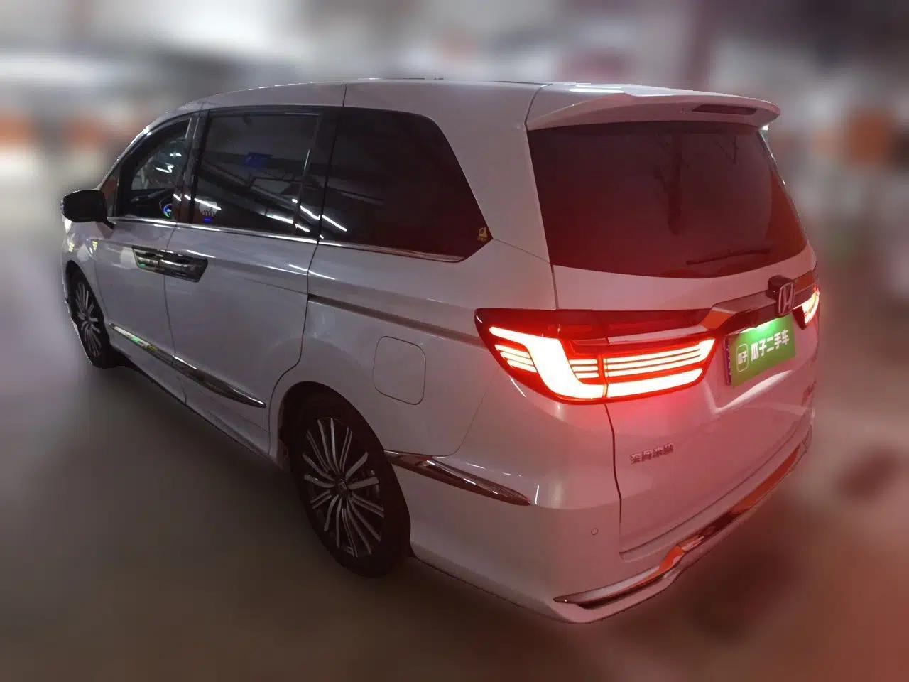 Honda Elysion 2024 2.0L eHEV Luxury Edition — миниатюра 4