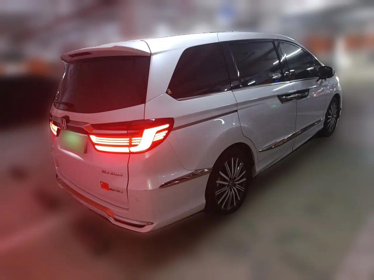 Honda Elysion 2024 2.0L eHEV Luxury Edition — миниатюра 6