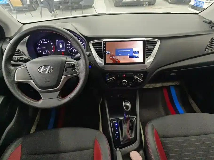2016 Hyundai Verna 1.4L Automatic Sport — миниатюра 12