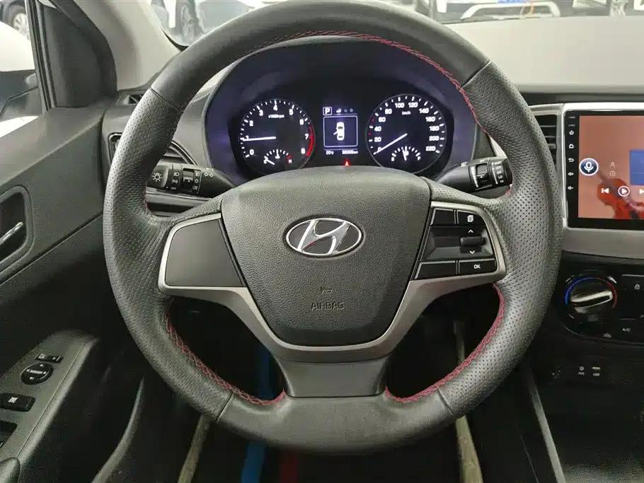 2016 Hyundai Verna 1.4L Automatic Sport — миниатюра 15