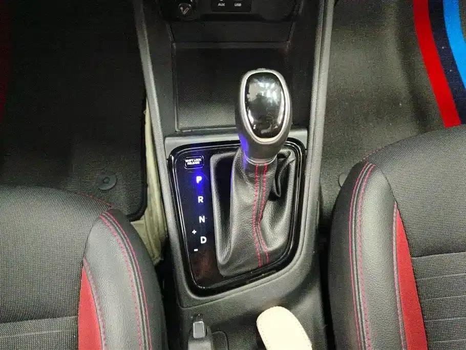 2016 Hyundai Verna 1.4L Automatic Sport — миниатюра 16