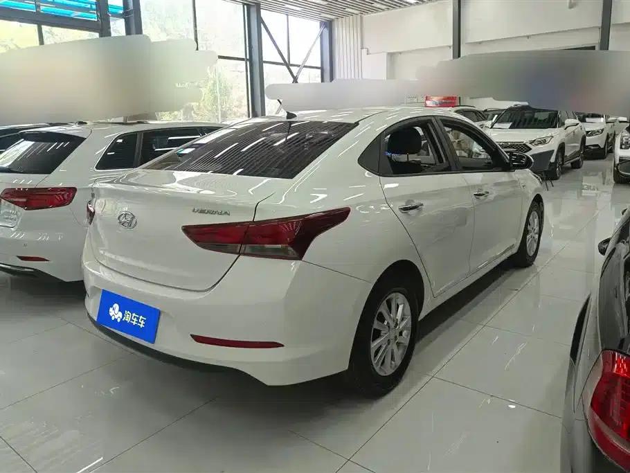 2016 Hyundai Verna 1.4L Automatic Sport — миниатюра 3