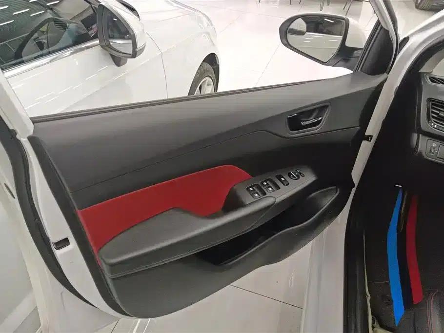 2016 Hyundai Verna 1.4L Automatic Sport — миниатюра 7