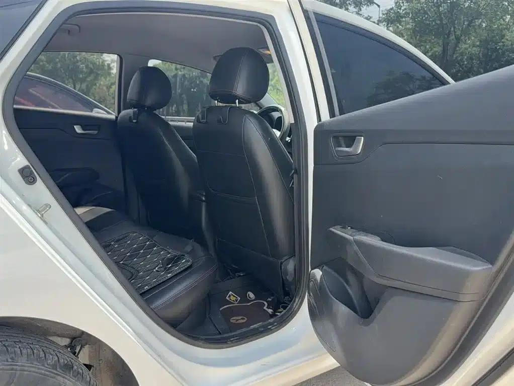 2016 Hyundai Verna 1.4L Automatic GLS (Cool Edition) — миниатюра 14