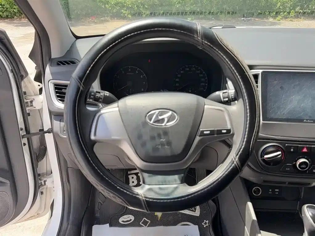 2016 Hyundai Verna 1.4L Automatic GLS (Cool Edition) — миниатюра 3