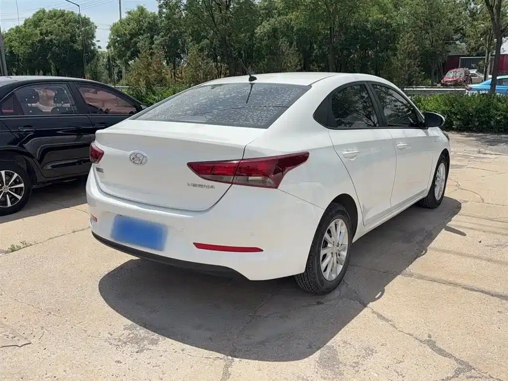 2016 Hyundai Verna 1.4L Automatic GLS (Cool Edition) — миниатюра 8