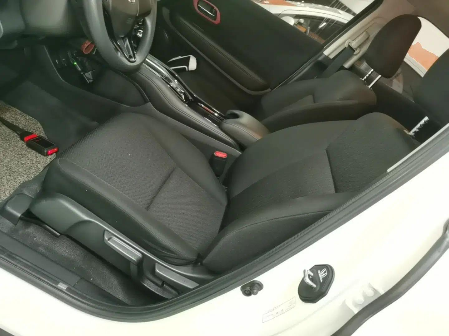 Honda Vezel 2017 1.5L CVT 2WD Comfort Model — миниатюра 18