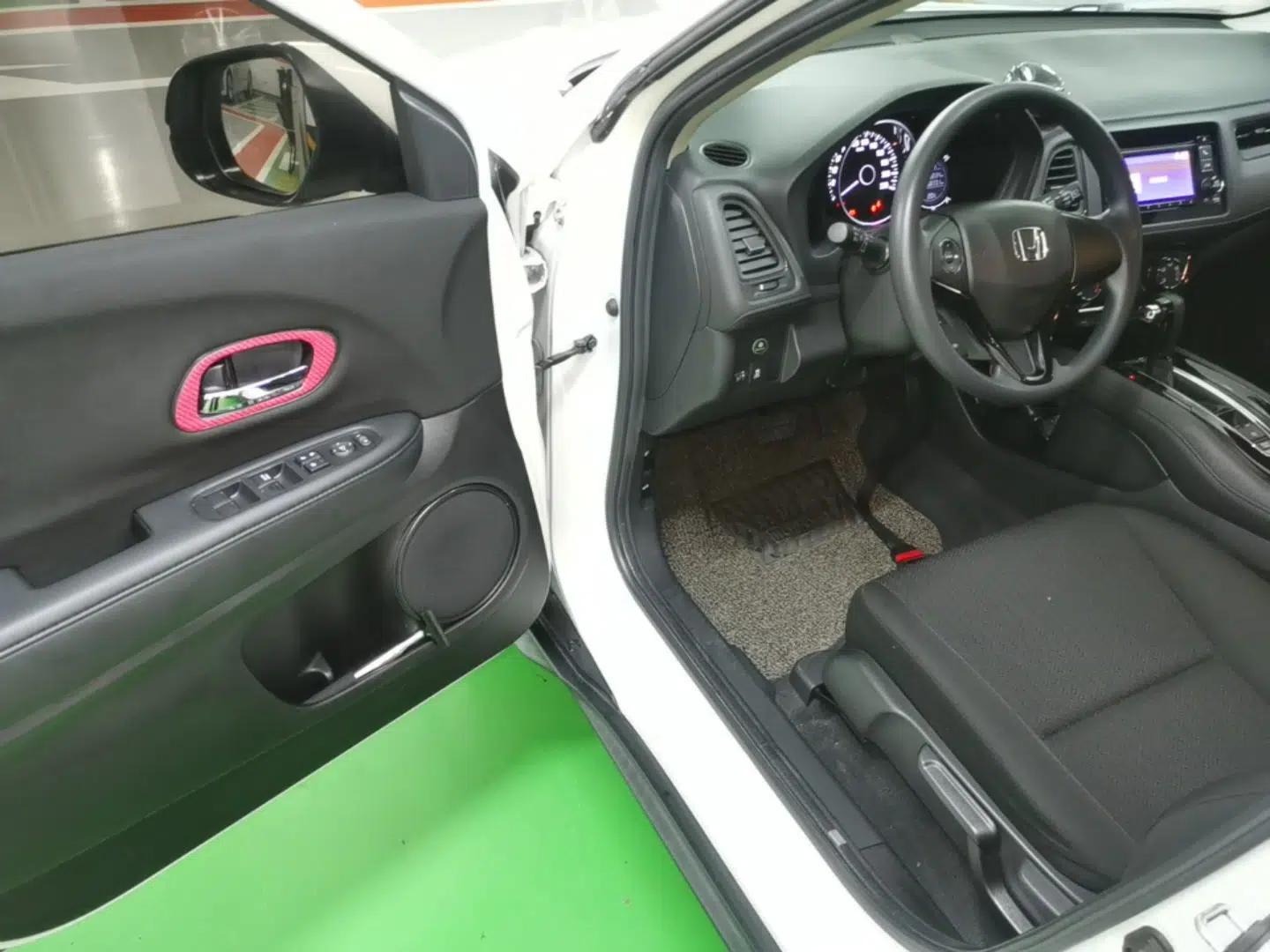 Honda Vezel 2017 1.5L CVT 2WD Comfort Model — миниатюра 19
