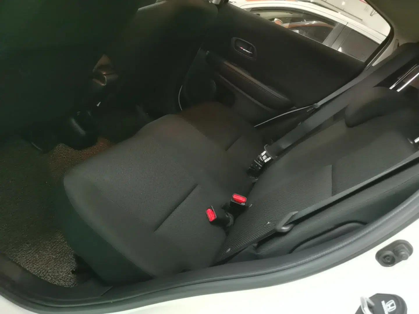 Honda Vezel 2017 1.5L CVT 2WD Comfort Model — миниатюра 20