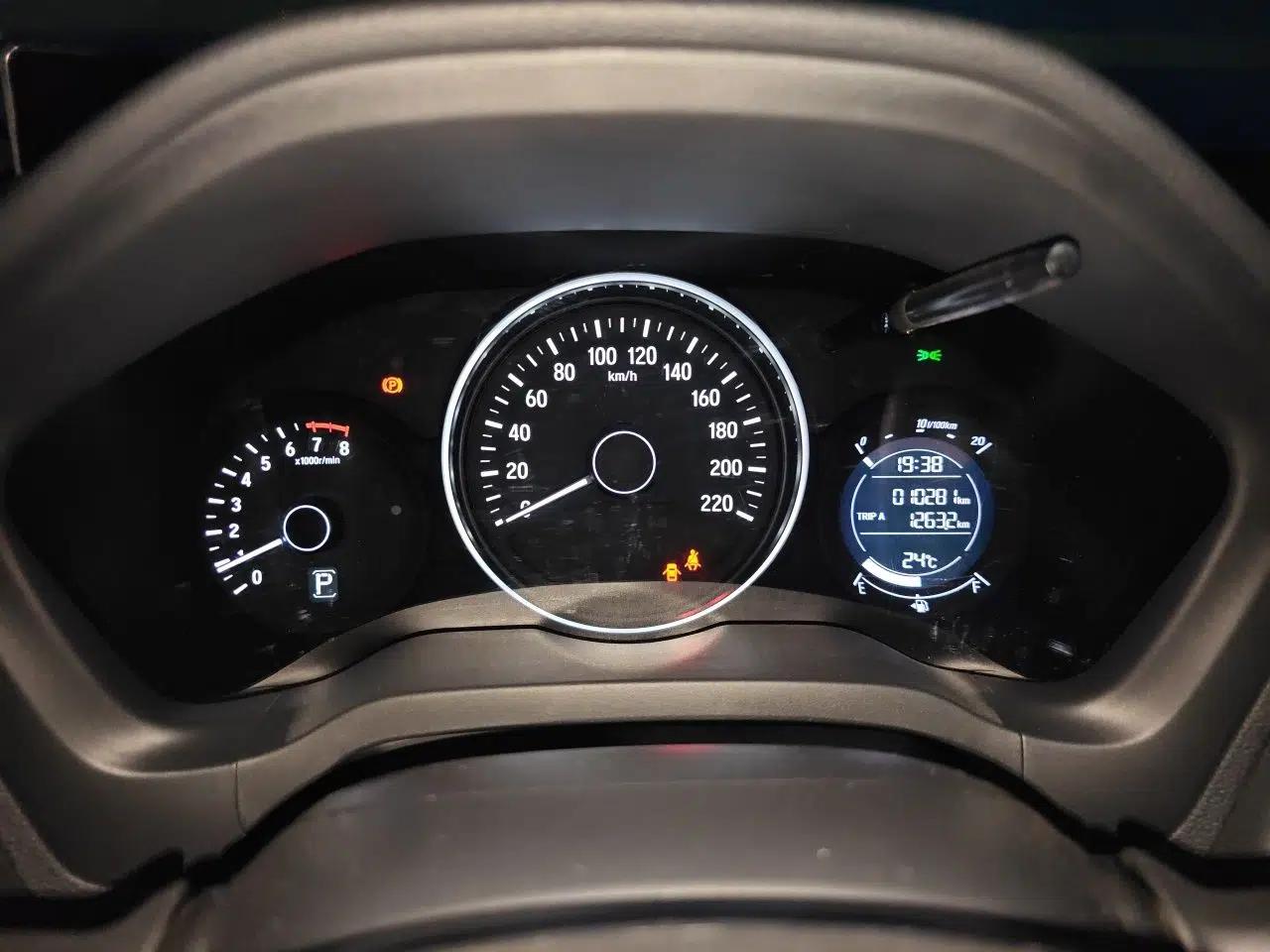 Honda Vezel 2022 1.5L CVT Elite Smart Edition — миниатюра 12