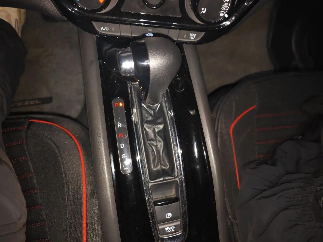 Honda Vezel 2022 1.5L CVT Elite Smart Edition — миниатюра 15