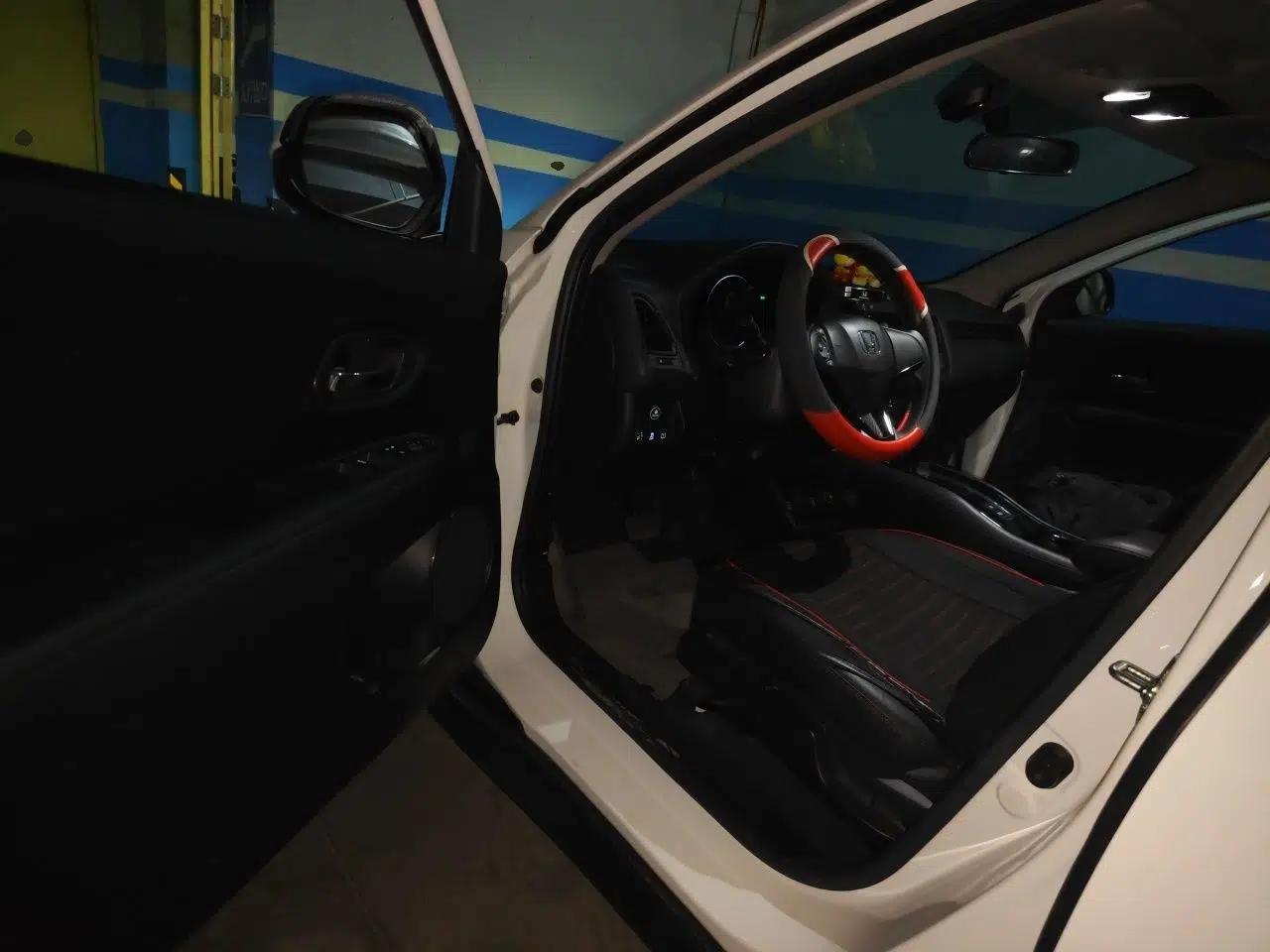 Honda Vezel 2022 1.5L CVT Elite Smart Edition — миниатюра 17