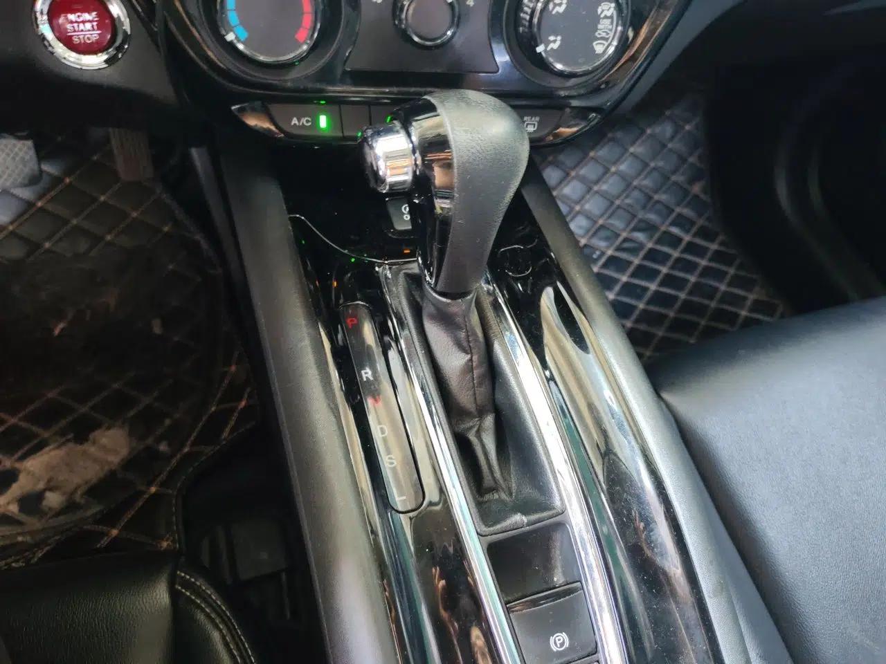 Honda Vezel 2017 1.8L CVT Front-Wheel Drive Pioneer Edition — миниатюра 15