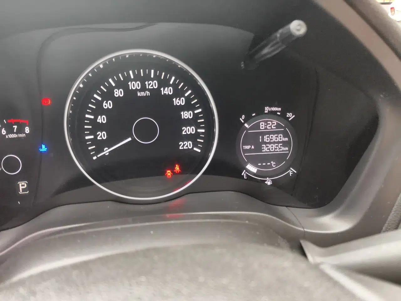 Honda Vezel 2015 1.8L CVT 2WD Elite Model — миниатюра 13