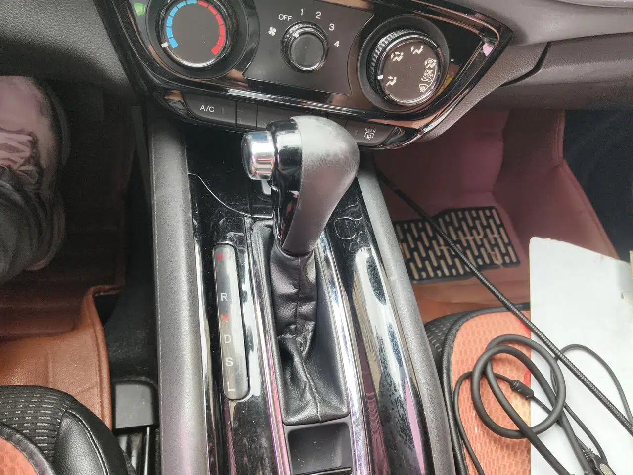 Honda Vezel 2015 1.8L CVT 2WD Elite Model — миниатюра 15