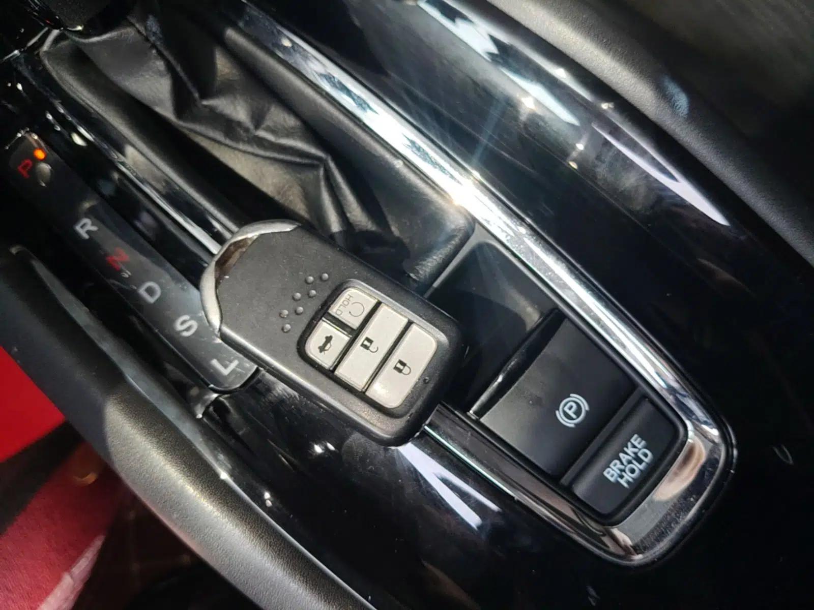 Honda Vezel 2020 1.5L CVT Pioneer Edition — миниатюра 12