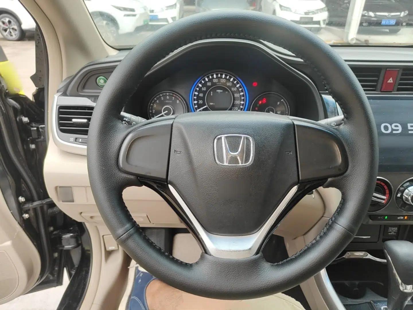 Honda Crider 2015 1.8L automatic comfort version — миниатюра 13