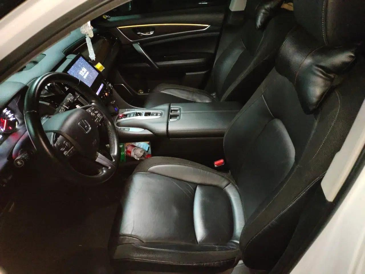 Honda Avancier 2017 370TURBO Four-Wheel Drive Prestige Edition — миниатюра 17