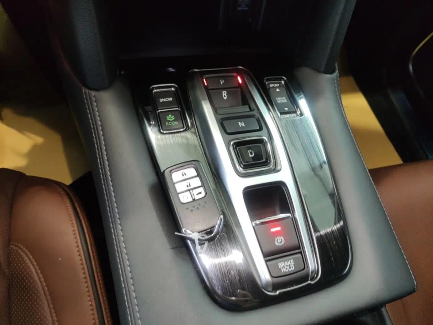 Honda UR-V 2017 370TURBO 2WD Prestige Edition China V — миниатюра 17
