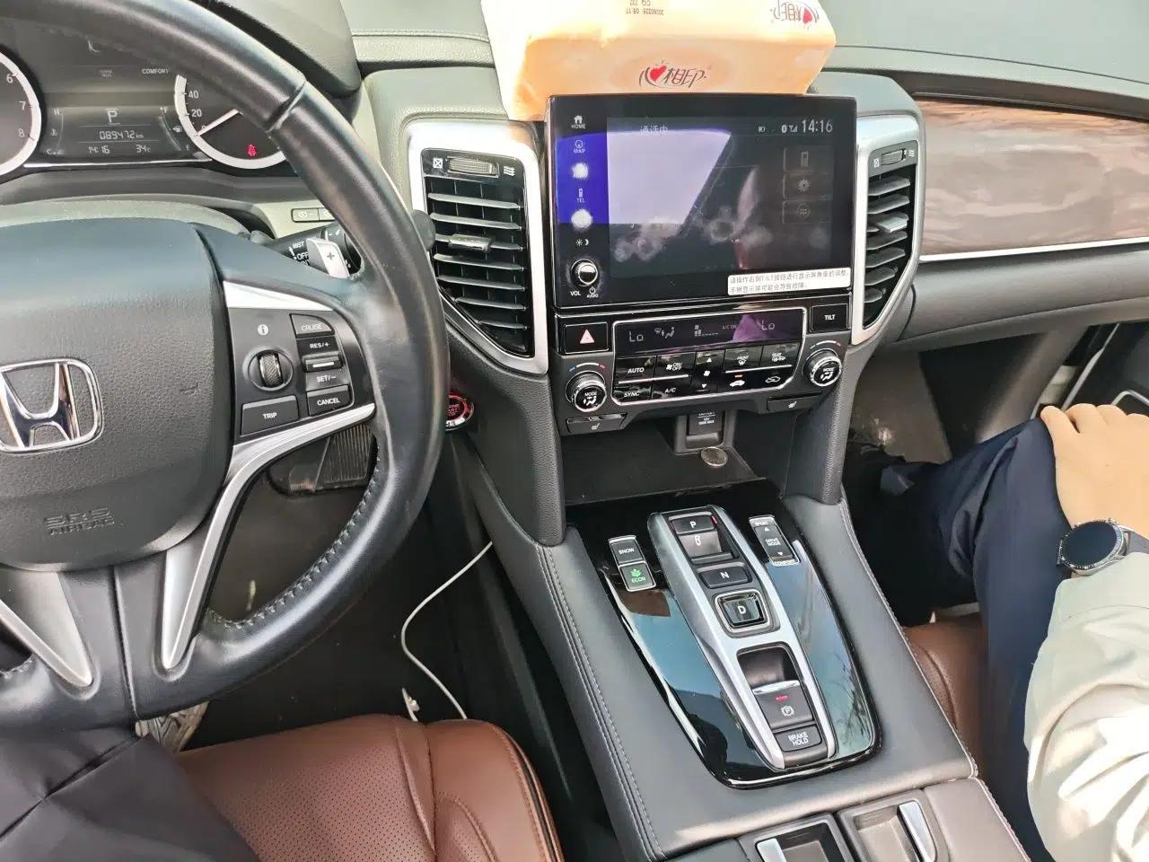 Honda UR-V 2017 370TURBO 2WD Prestige Edition China V — миниатюра 14