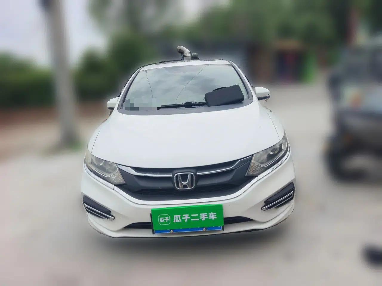 Honda Jade 2017 1.8L automatic Comfort version 5 seats — миниатюра 2