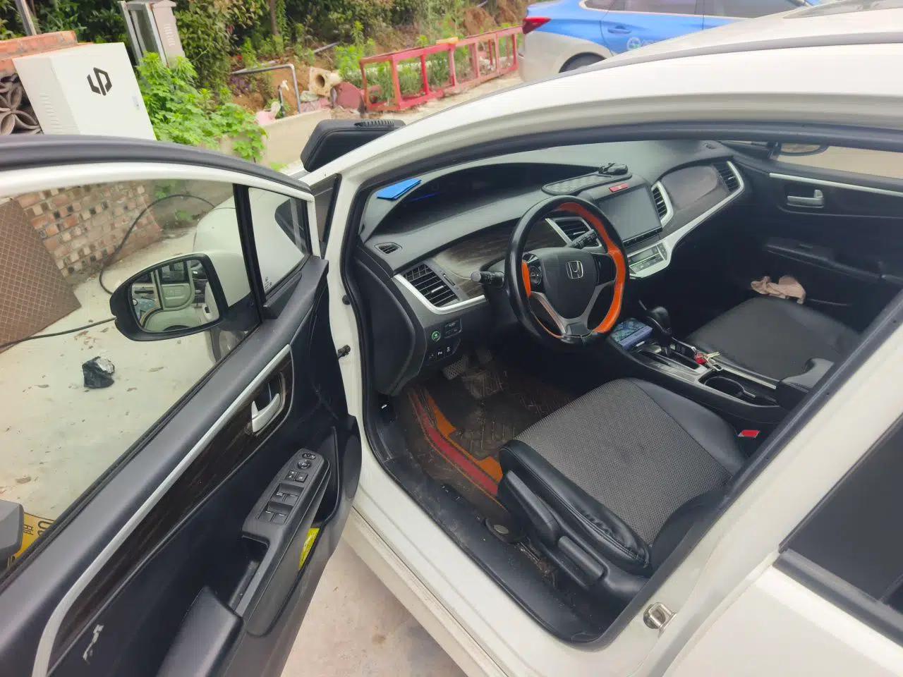 Honda Jade 2017 1.8L automatic Comfort version 5 seats — миниатюра 17