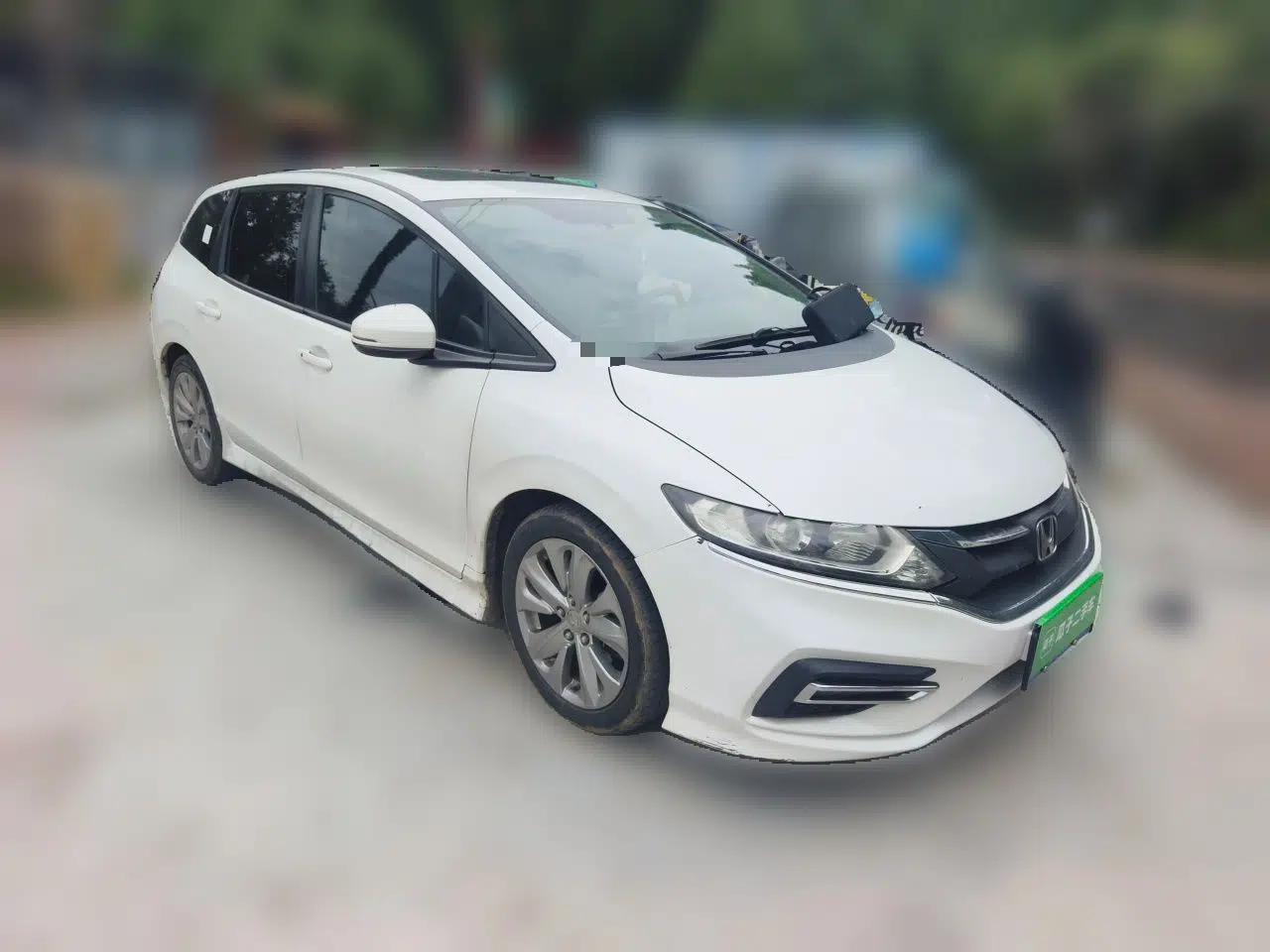 Honda Jade 2017 1.8L automatic Comfort version 5 seats — миниатюра 3