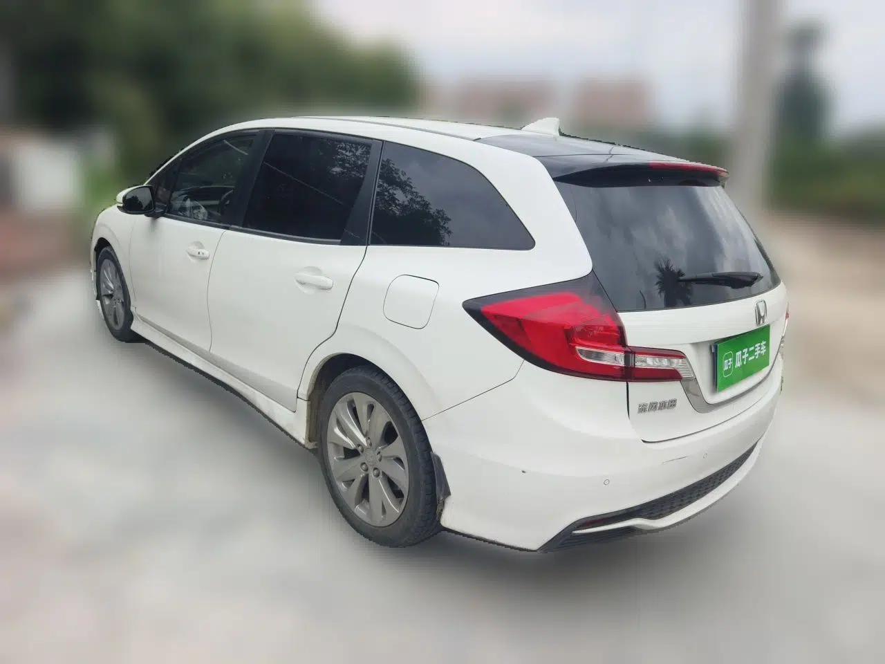 Honda Jade 2017 1.8L automatic Comfort version 5 seats — миниатюра 4