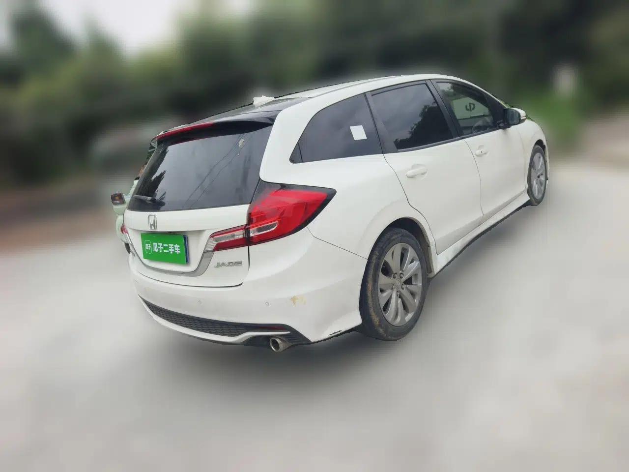 Honda Jade 2017 1.8L automatic Comfort version 5 seats — миниатюра 6