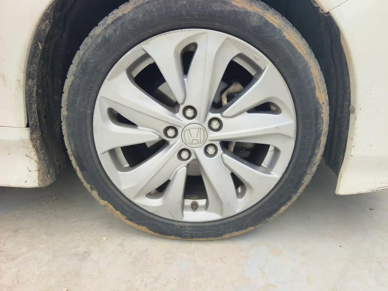 Honda Jade 2017 1.8L automatic Comfort version 5 seats — миниатюра 8
