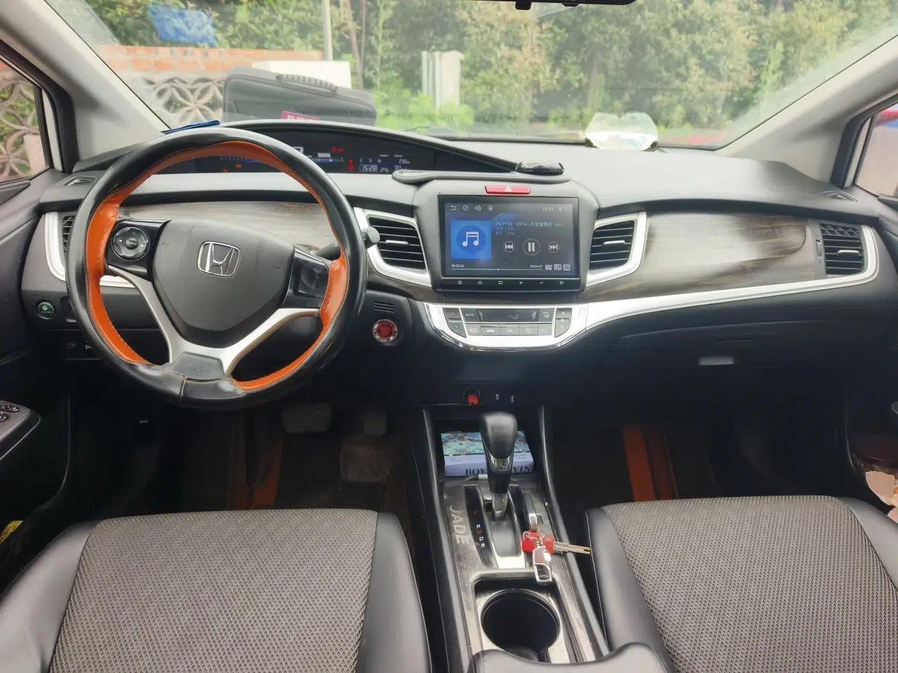 Honda Jade 2017 1.8L automatic Comfort version 5 seats — миниатюра 10