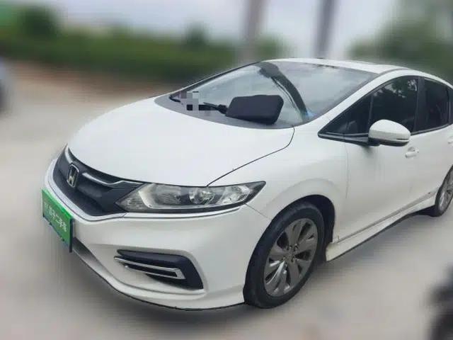 Honda Jade 2017 1.8L automatic Comfort version 5 seats