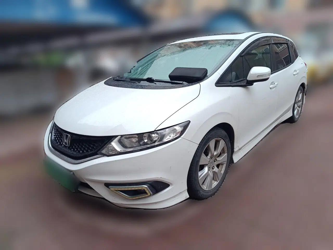 Honda Jade 2016 1.8L Automatic Comfort Elite Version 5 Seats — миниатюра 1