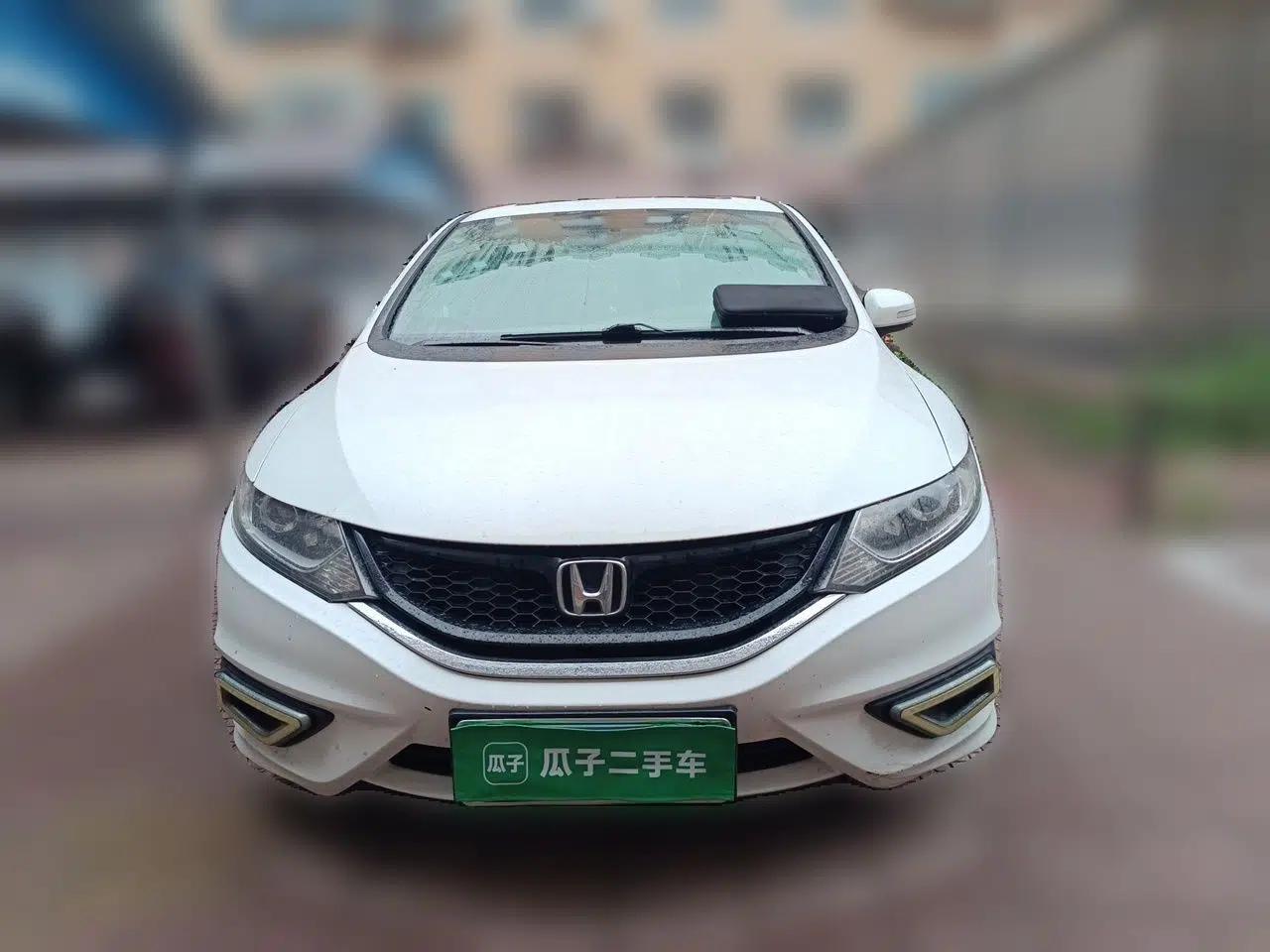 Honda Jade 2016 1.8L Automatic Comfort Elite Version 5 Seats — миниатюра 2