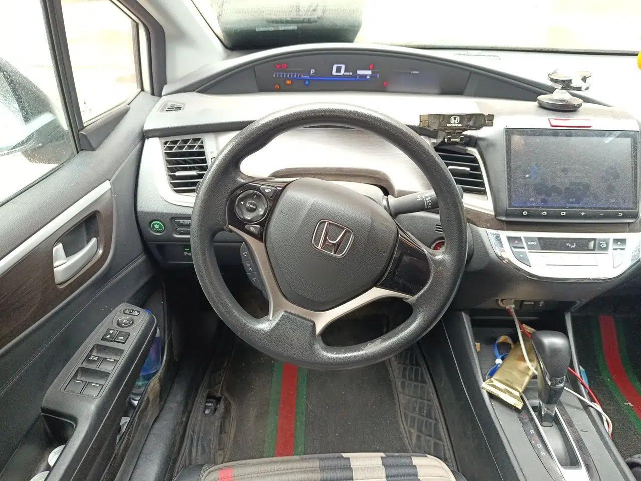 Honda Jade 2016 1.8L Automatic Comfort Elite Version 5 Seats — миниатюра 11