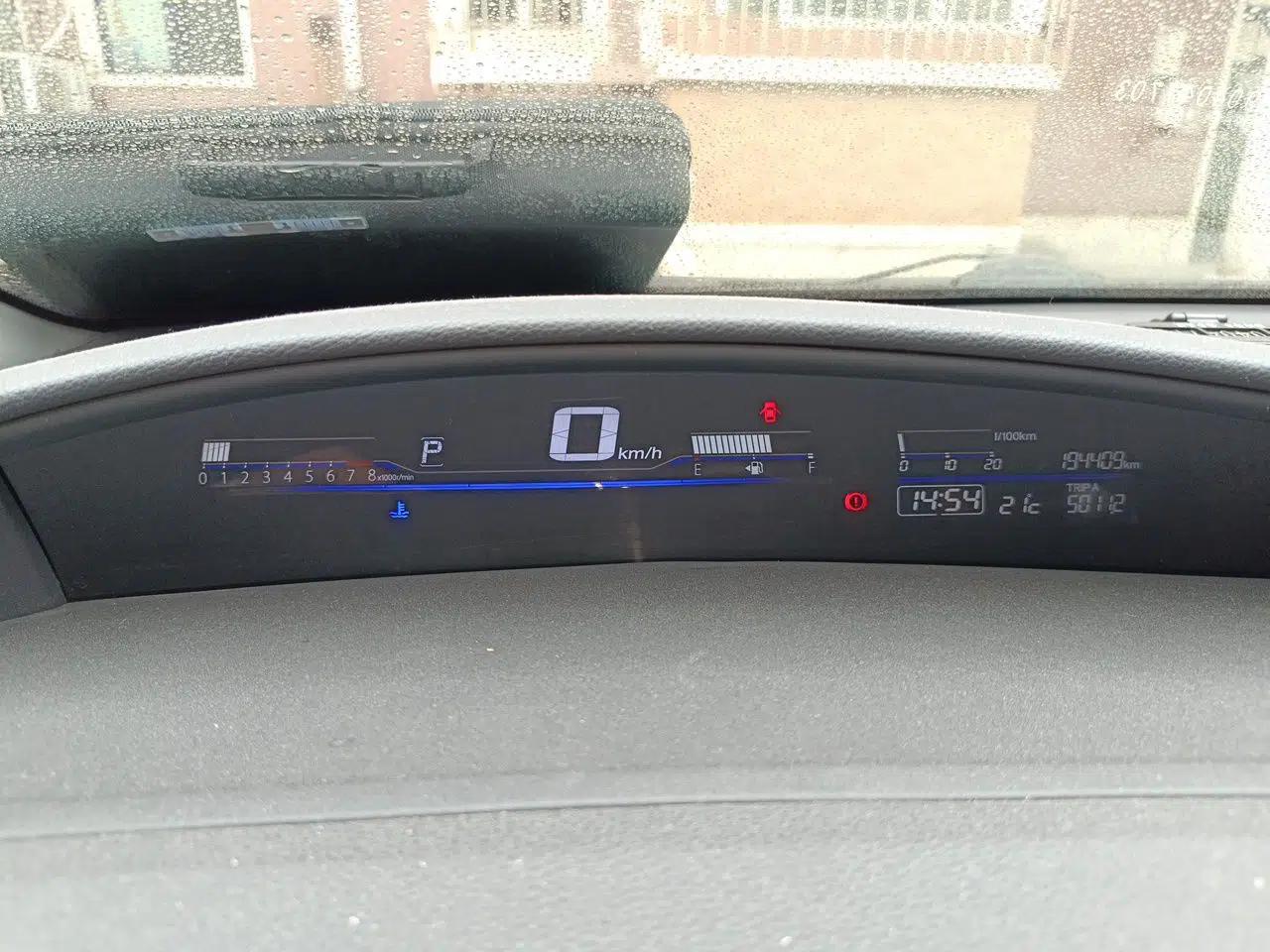 Honda Jade 2016 1.8L Automatic Comfort Elite Version 5 Seats — миниатюра 12