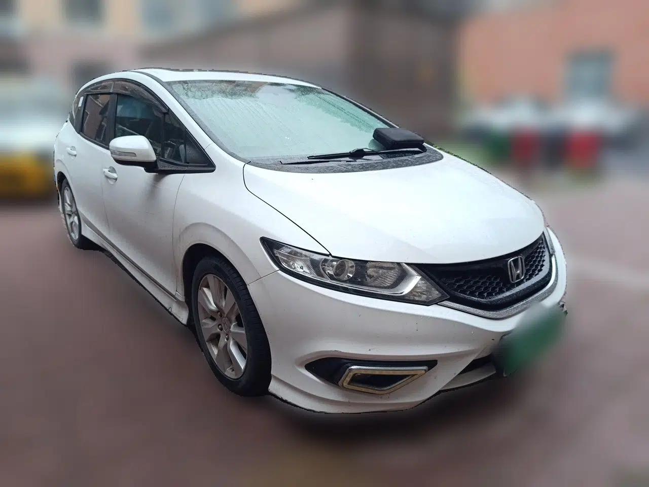 Honda Jade 2016 1.8L Automatic Comfort Elite Version 5 Seats — миниатюра 3
