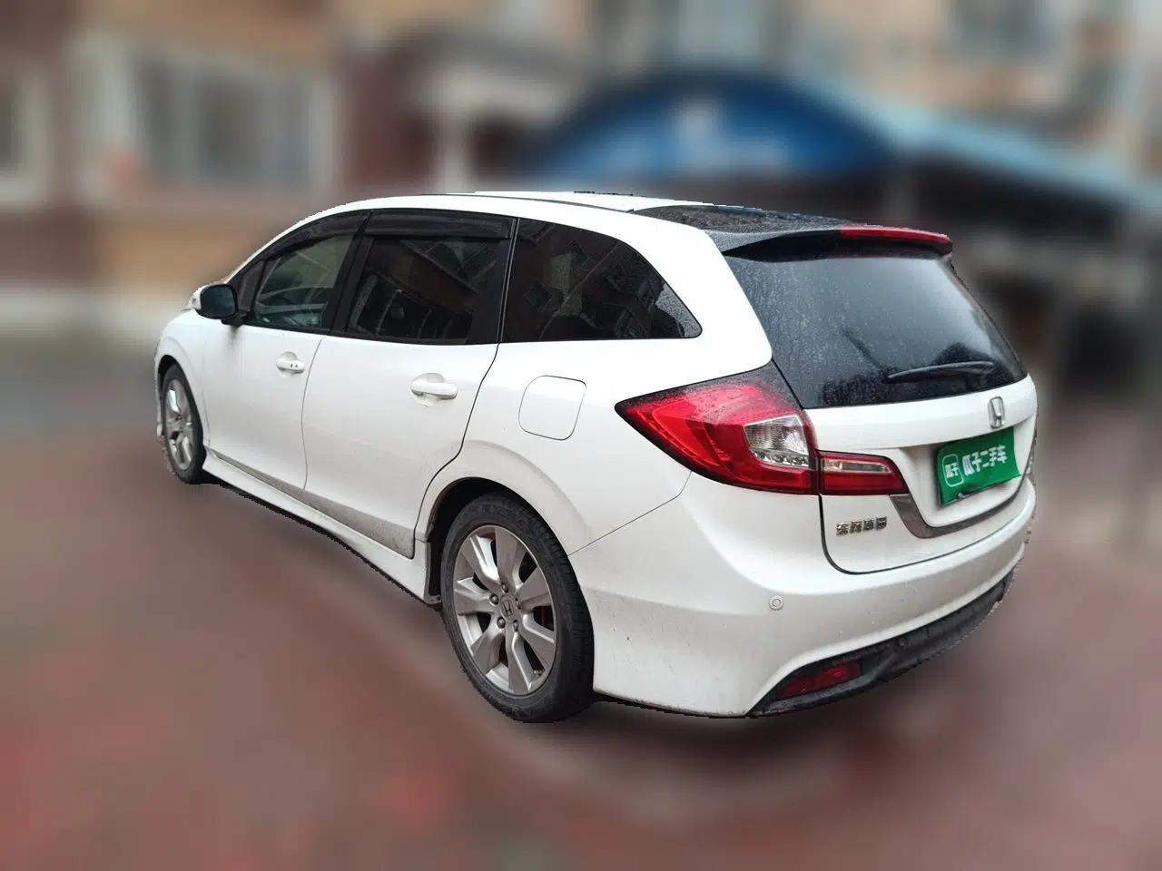 Honda Jade 2016 1.8L Automatic Comfort Elite Version 5 Seats — миниатюра 4