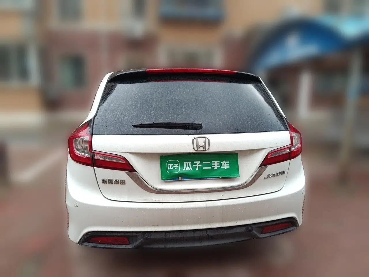 Honda Jade 2016 1.8L Automatic Comfort Elite Version 5 Seats — миниатюра 5