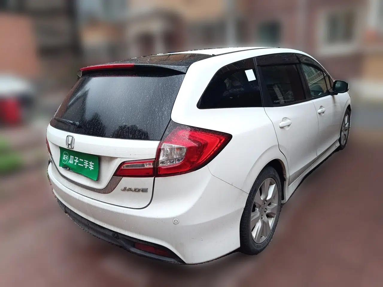 Honda Jade 2016 1.8L Automatic Comfort Elite Version 5 Seats — миниатюра 6