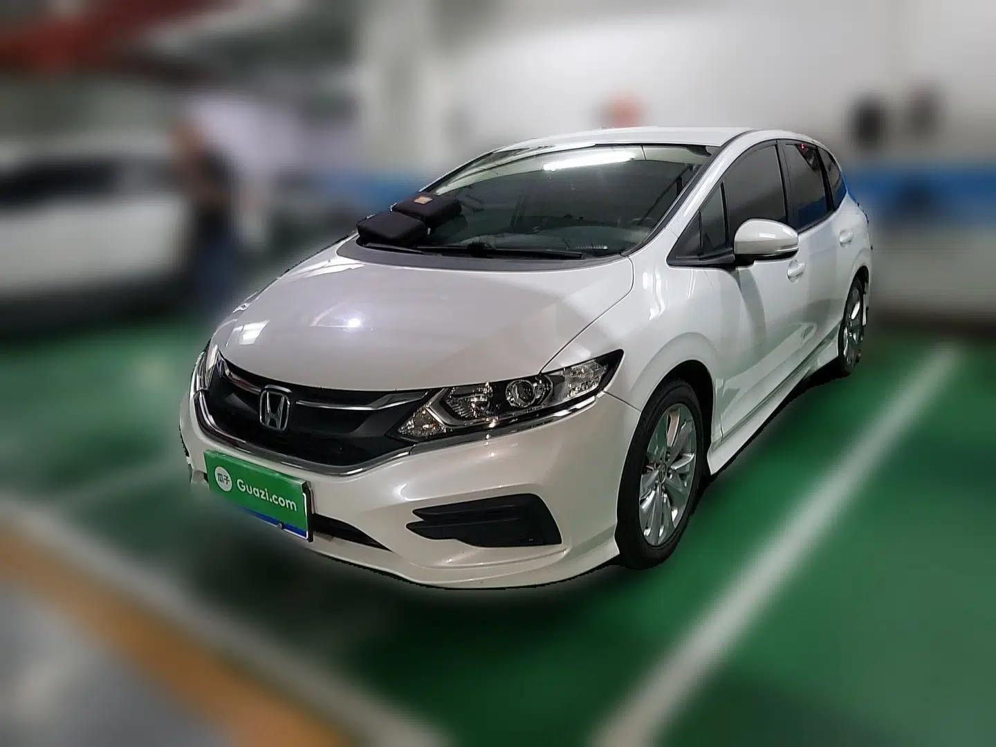 Honda Jade 2017 1.8L Automatic Classic Edition 5 seats — миниатюра 1