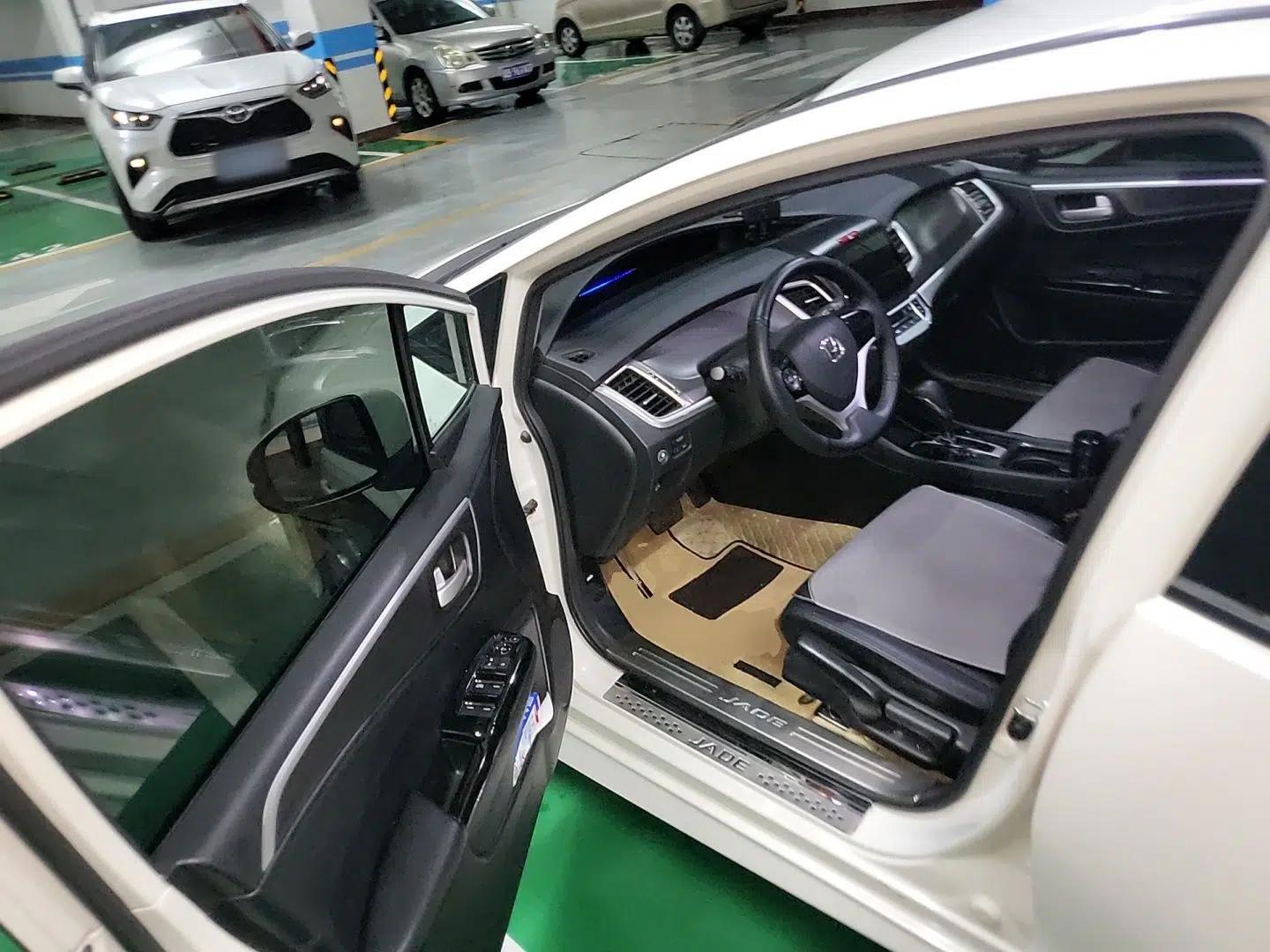Honda Jade 2017 1.8L Automatic Classic Edition 5 seats — миниатюра 17