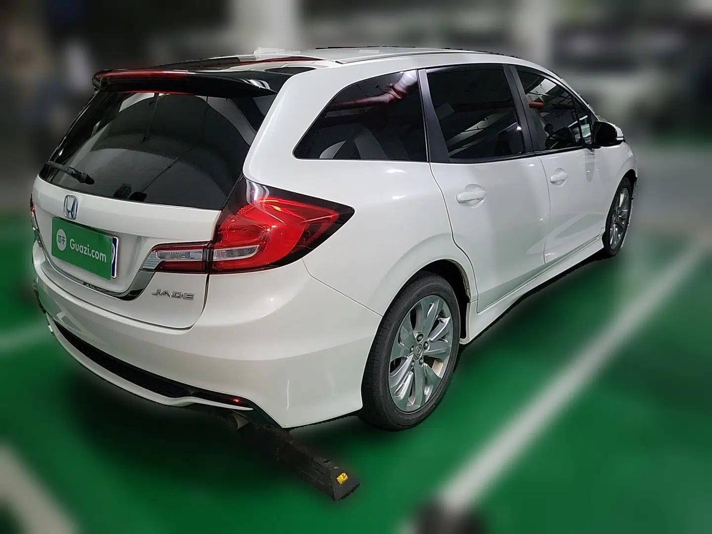 Honda Jade 2017 1.8L Automatic Classic Edition 5 seats — миниатюра 6