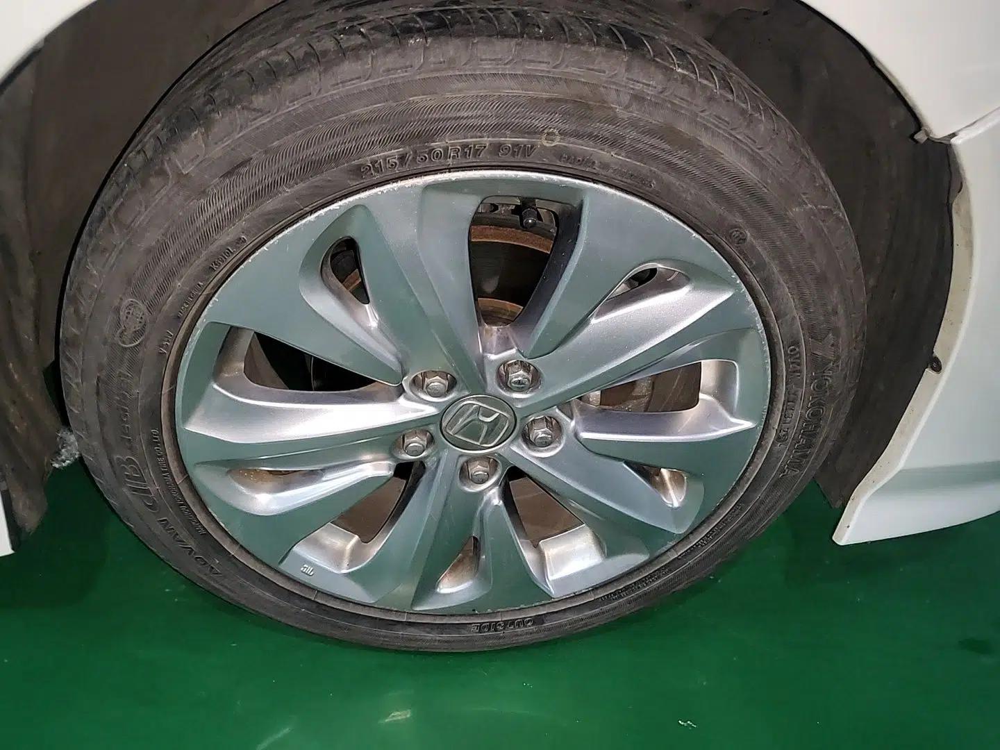 Honda Jade 2017 1.8L Automatic Classic Edition 5 seats — миниатюра 8