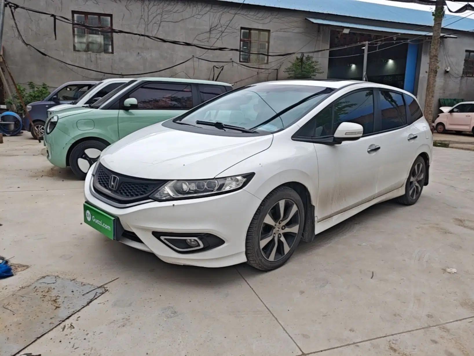 Honda Jade 2014 1.8L CVT Luxury Prestige Edition 5 Seats — миниатюра 1
