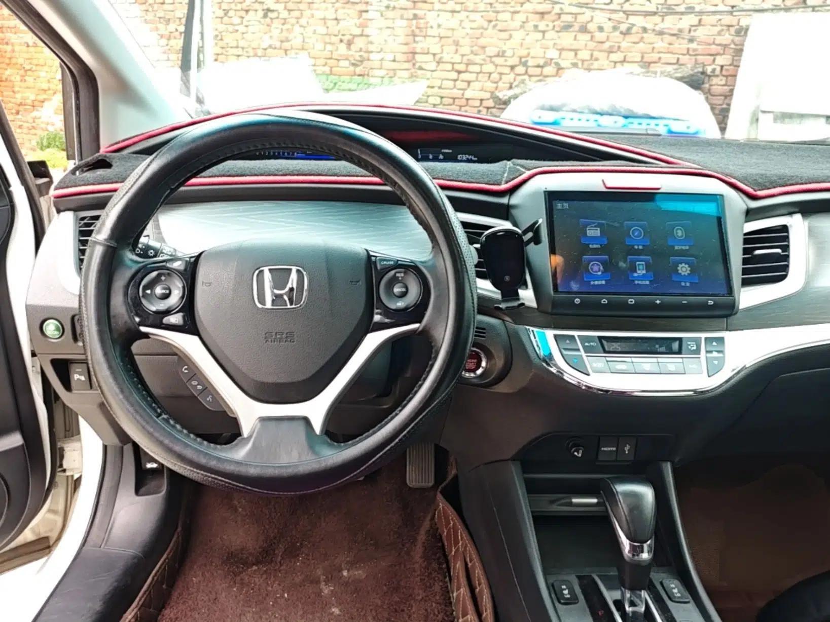 Honda Jade 2014 1.8L CVT Luxury Prestige Edition 5 Seats — миниатюра 13
