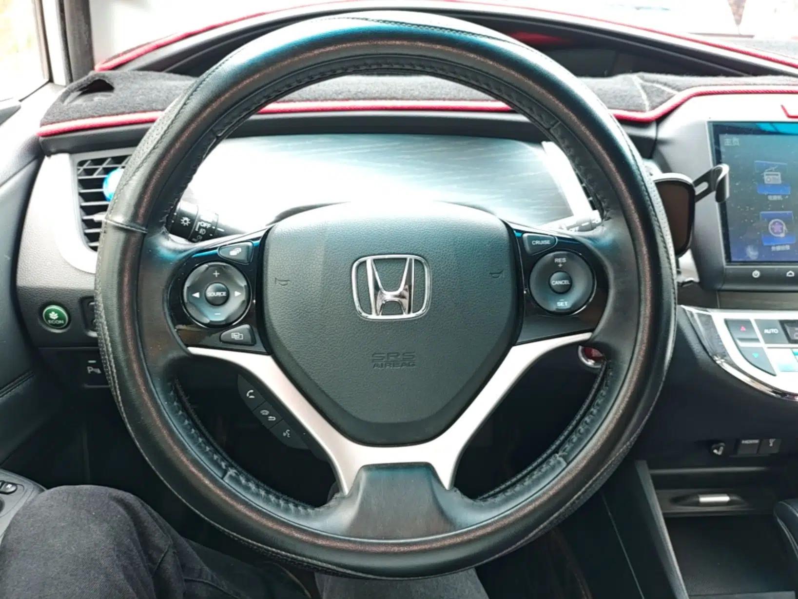 Honda Jade 2014 1.8L CVT Luxury Prestige Edition 5 Seats — миниатюра 14
