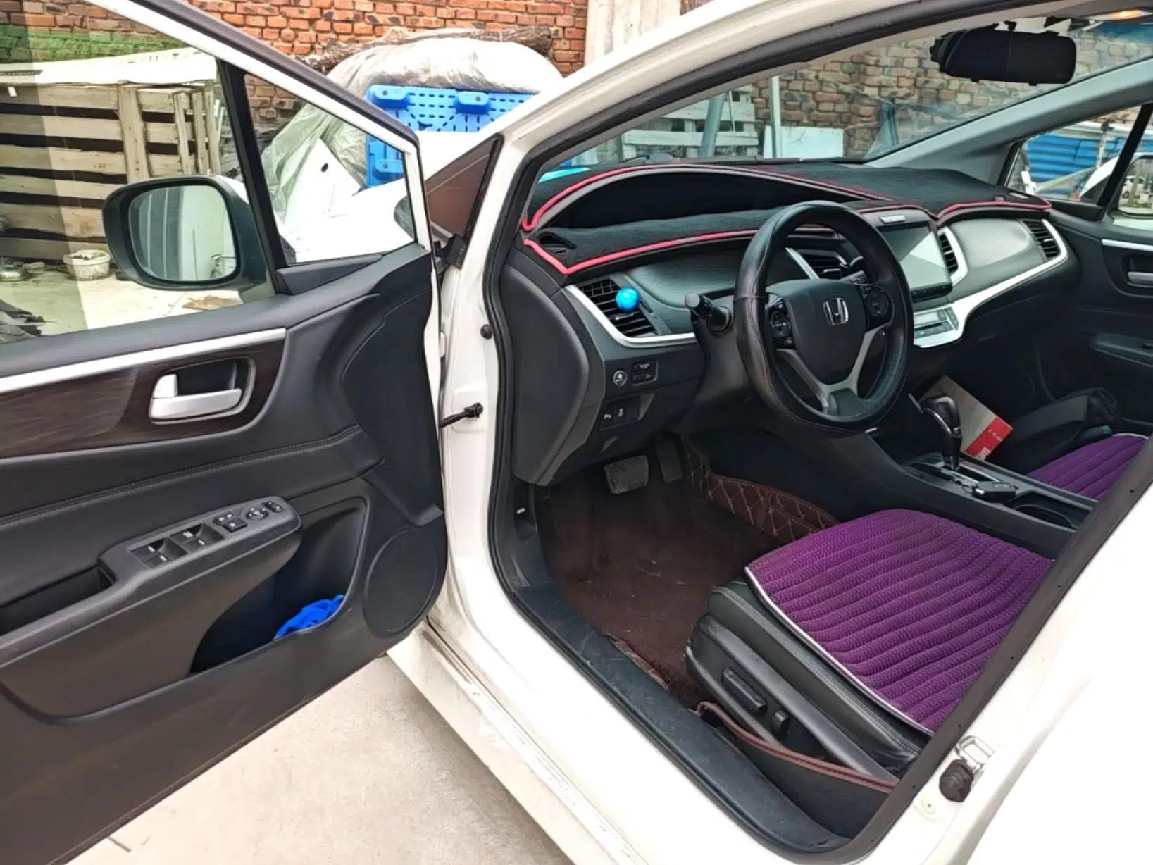 Honda Jade 2014 1.8L CVT Luxury Prestige Edition 5 Seats — миниатюра 19