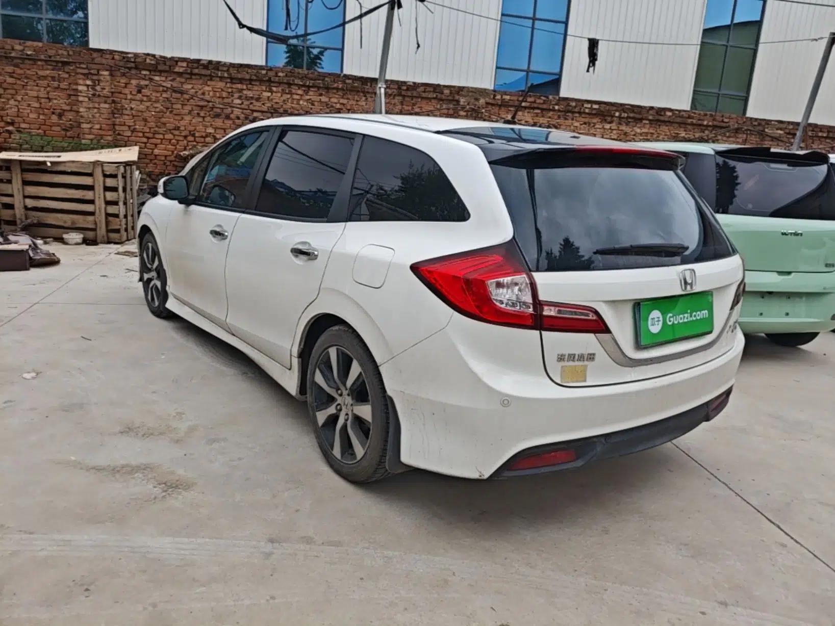 Honda Jade 2014 1.8L CVT Luxury Prestige Edition 5 Seats — миниатюра 4
